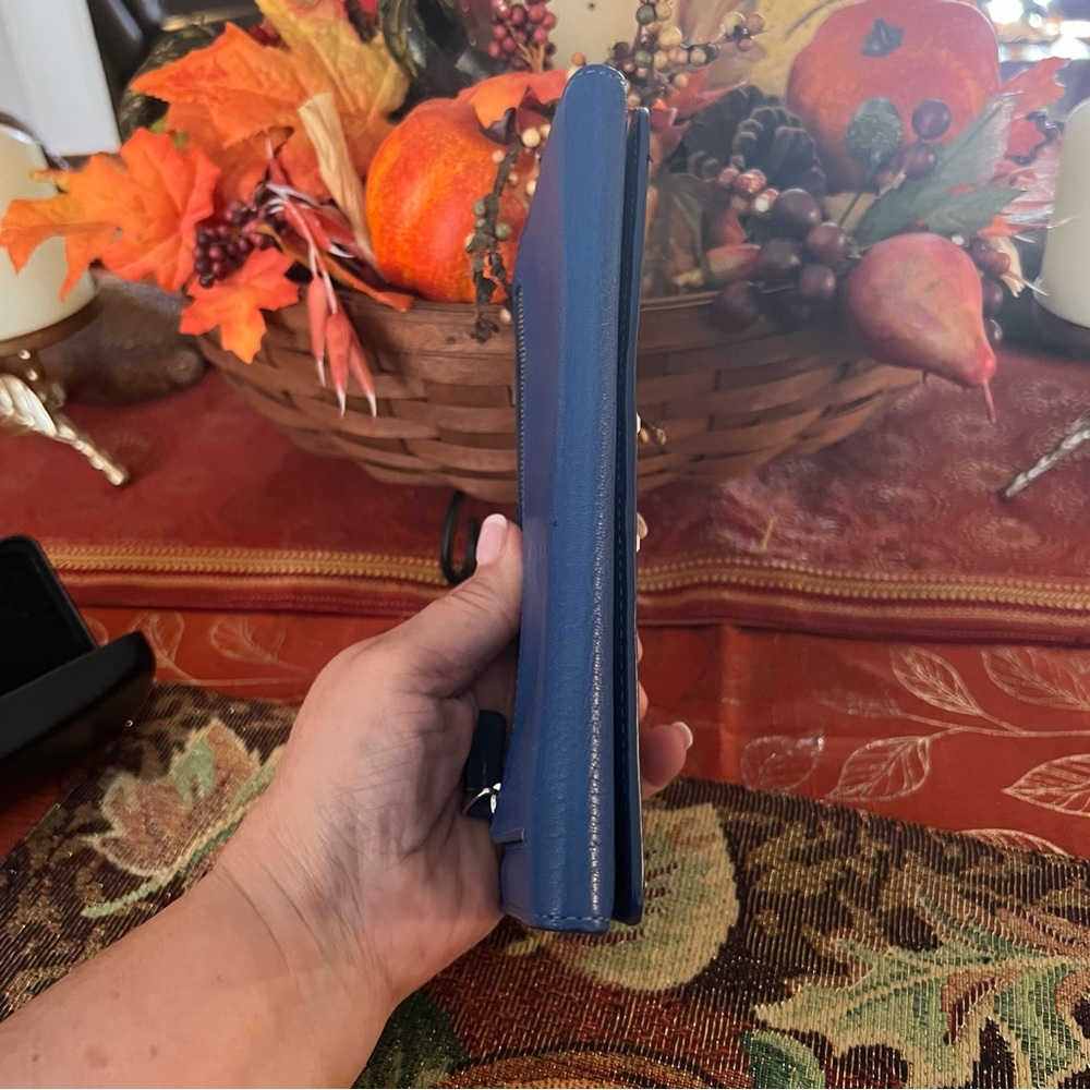 Tumi Chelsea Continental Long Royal Blue Women's Wallet, snap closure 💙 - Picture 11 of 15